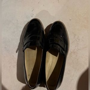Women’s Naturalizer black loafers